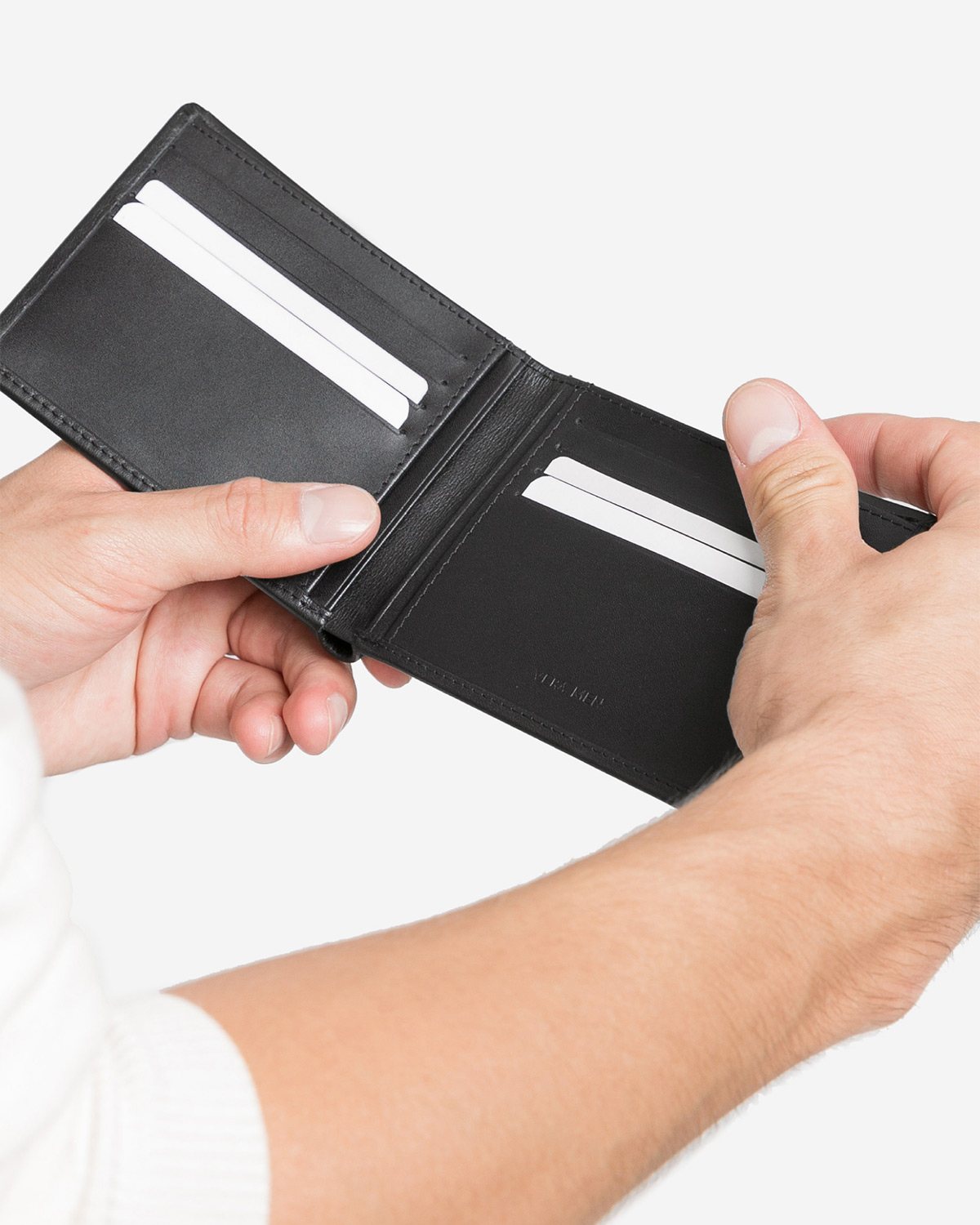 VERA Men Sleek Wallet in Black