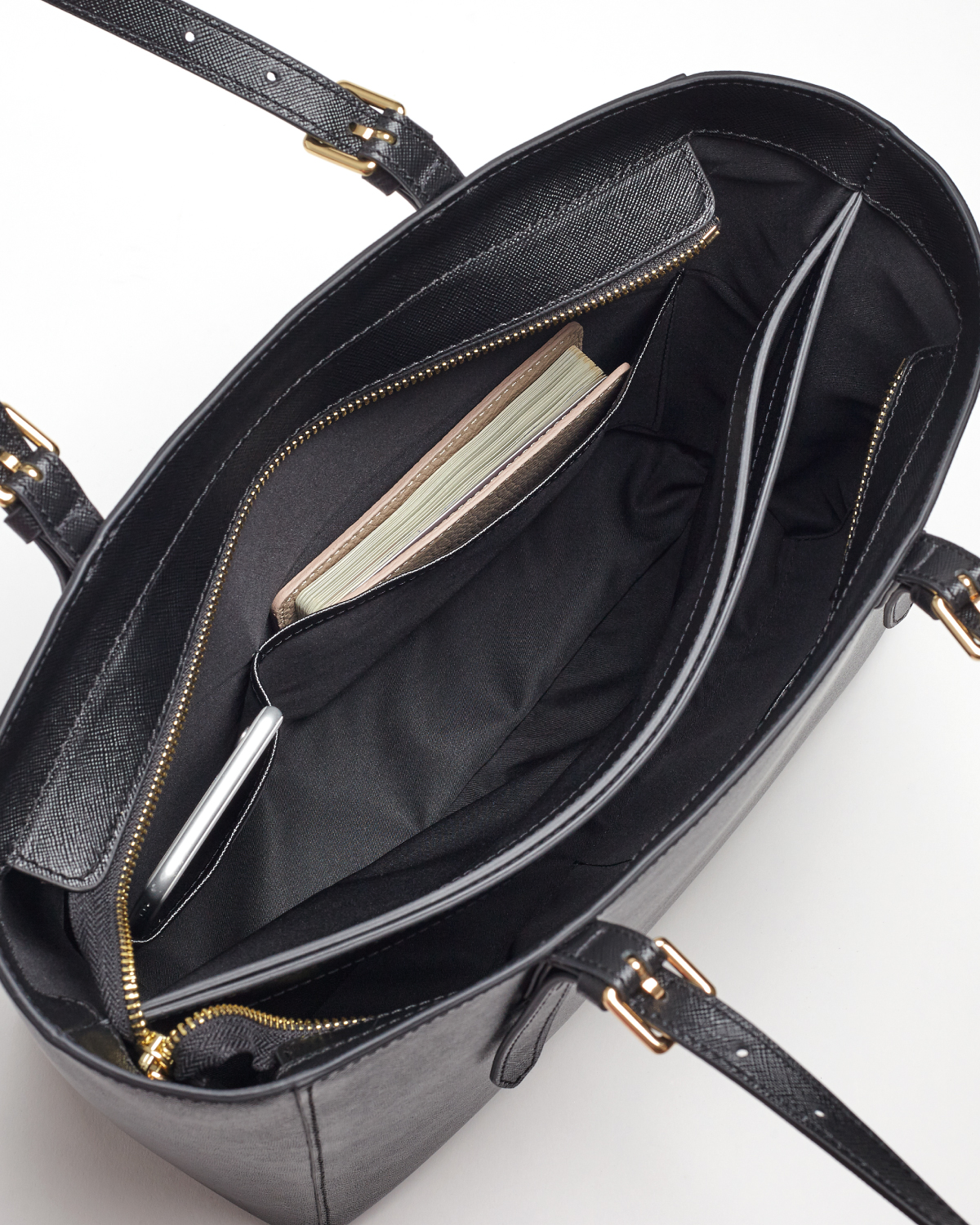 VERA The First Bag in Black